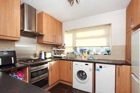 2 bedroom maisonette for sale, Verney Close, Tring