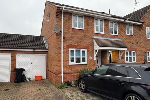 2 bedroom semi-detached house to rent, Wraysbury Drive, Basildon