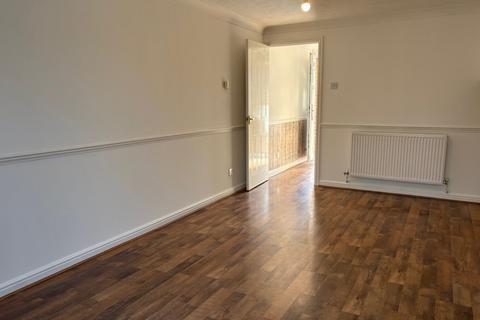 2 bedroom semi-detached house to rent, Wraysbury Drive, Basildon