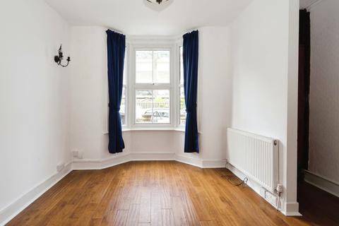 2 bedroom terraced house to rent, Crescent Road, Leyton