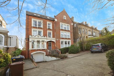 2 bedroom apartment to rent, Grove Park, SE5