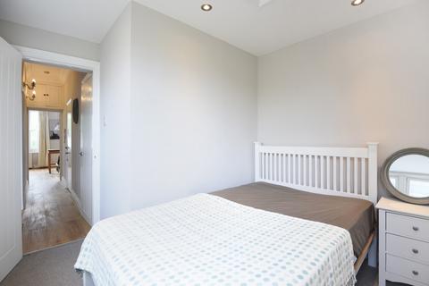 2 bedroom apartment to rent, Barclay Road Fulham SW6