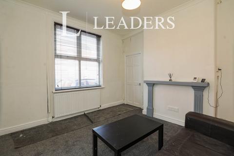 3 bedroom end of terrace house to rent, Leighton Street