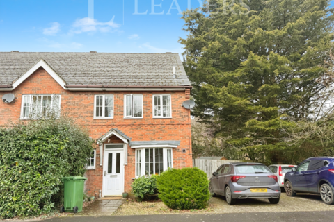 3 bedroom semi-detached house to rent, Wade Court, Cheltenham, GL51