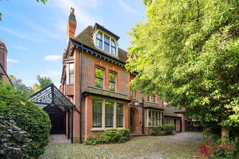 8 bedroom detached house for sale, Haslemere Road, N8