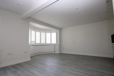 3 bedroom flat to rent, Luxury 3 bedroom ground floor flat to let, NW10