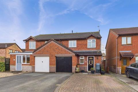 3 bedroom semi-detached house for sale, St. Patricks Close, Evesham