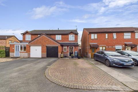 3 bedroom semi-detached house for sale, St. Patricks Close, Evesham