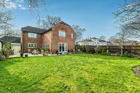 4 bedroom detached house for sale, Carleton Road, Pontefract WF8