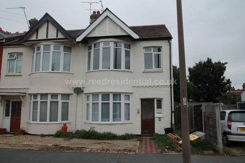 1 bedroom flat to rent, Central Avenue, Southend On Sea