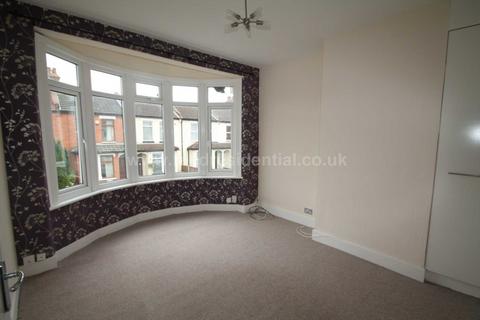 1 bedroom flat to rent, Central Avenue, Southend On Sea