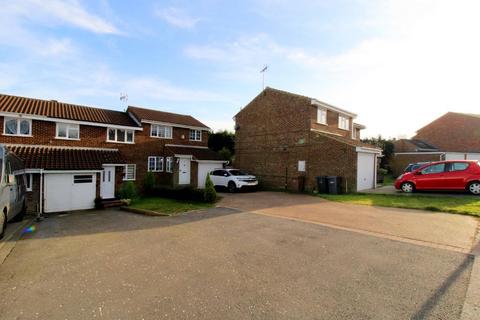 3 bedroom terraced house for sale, Dunsmore Road, Farley Hill, Luton, Bedfordshire, LU1 5JY