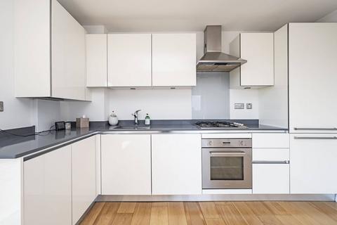 2 bedroom flat to rent, Cresset Road, South Hackney, London, E9