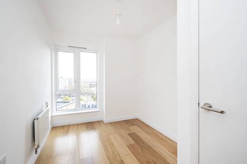 2 bedroom flat to rent, Cresset Road, South Hackney, London, E9