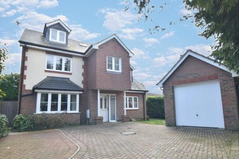 4 bedroom detached house for sale, Hawthorne Gardens, Caterham, Surrey, CR3