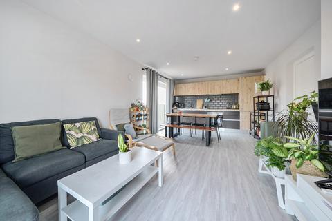 4 bedroom apartment for sale, Ruislip Road, Northolt, Middlesex