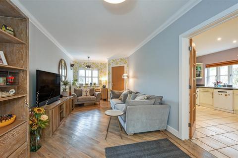 3 bedroom end of terrace house for sale, Saddlers Mews, Fyfield, Andover