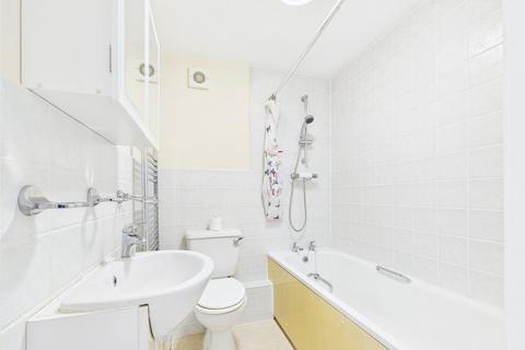 2 bedroom apartment for sale, Lymington Road, Highcliffe, Christchurch, Dorset, BH23