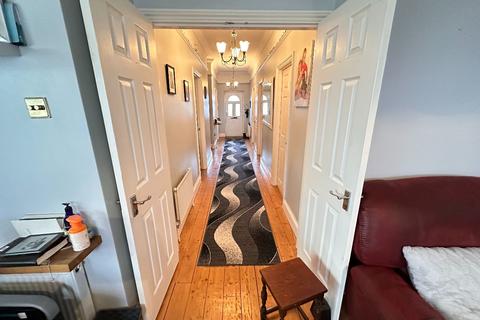 4 bedroom bungalow for sale, Beverley Avenue, Canvey Island