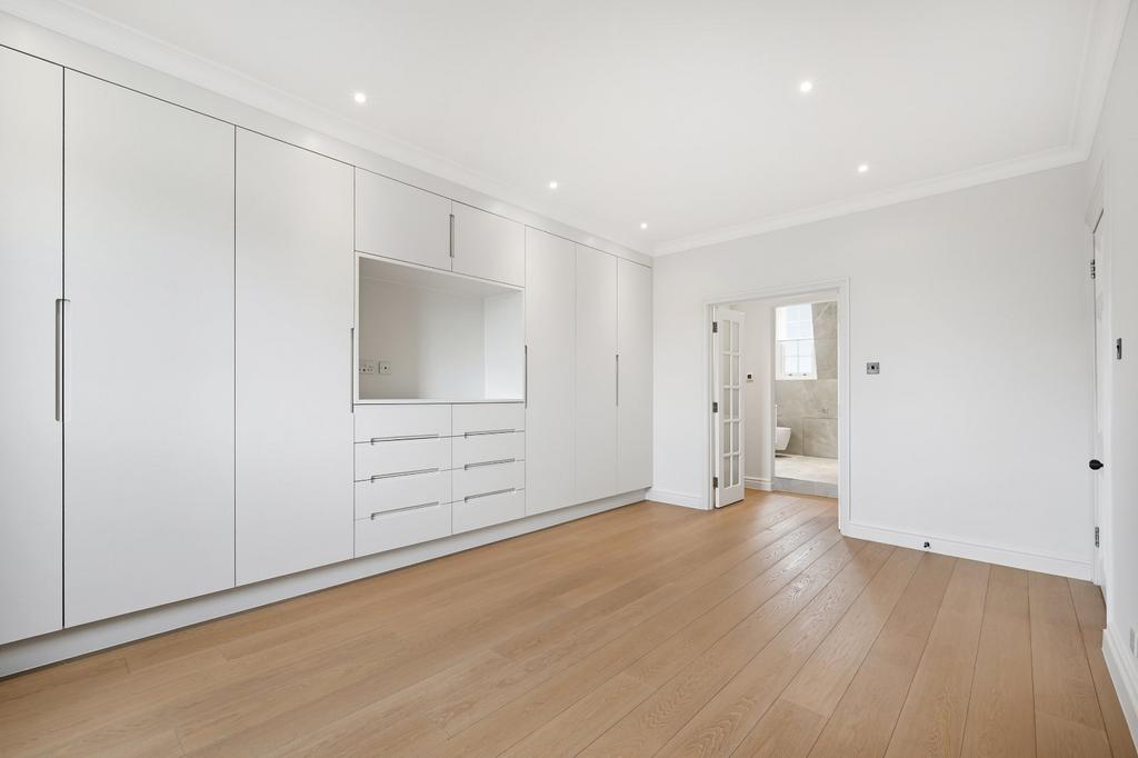Apartment in London - View 5