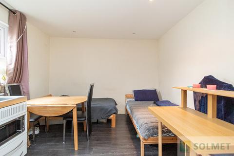 Studio to rent, North End Road, London W14