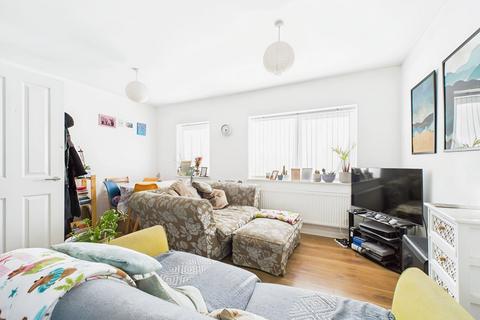 2 bedroom flat for sale, Stevenage Road, Hitchin, SG4