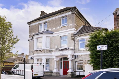 2 bedroom maisonette to rent, Ouseley Road, London SW12