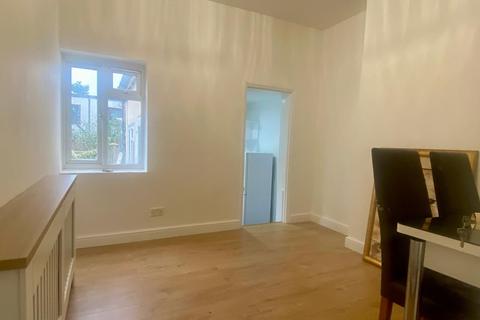 2 bedroom flat to rent, Thornton Heath CR7