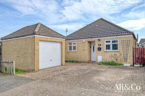 2 bedroom bungalow for sale, Hogg Lane, Grays