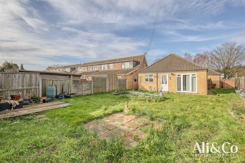 2 bedroom bungalow for sale, Hogg Lane, Grays