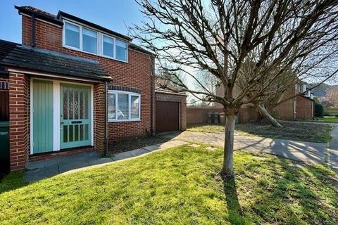 3 bedroom link detached house to rent, King James Way, Oxfordshire RG9