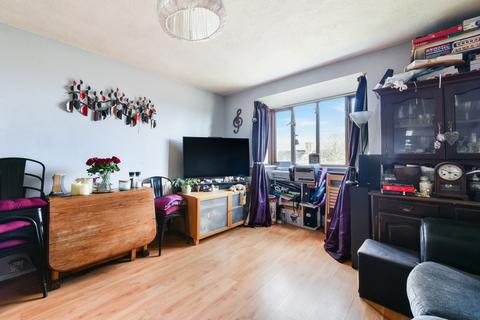 2 bedroom apartment for sale, Birchwood Close, Morden SM4