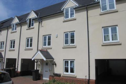 4 bedroom house to rent, Harberd Tye, Chelmsford CM2