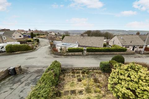 3 bedroom semi-detached house to rent, Broadley Crescent, West Yorkshire HX2