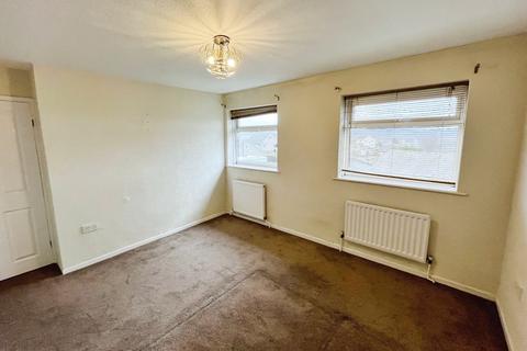 3 bedroom semi-detached house to rent, Broadley Crescent, West Yorkshire HX2