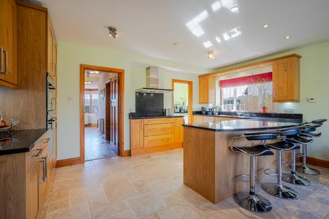 4 bedroom detached house for sale, Amersham Road, High Wycombe HP15