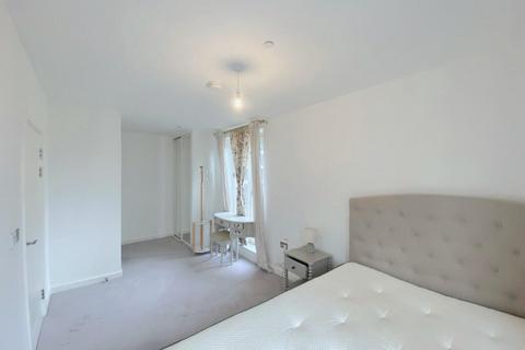 3 bedroom apartment to rent, Madison Way, London E20