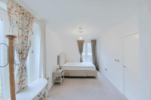 3 bedroom apartment to rent, Madison Way, London E20