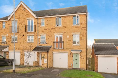 4 bedroom end of terrace house for sale, Digpal Road, Morley LS27