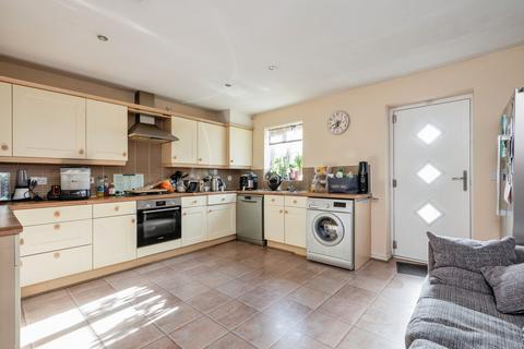 4 bedroom end of terrace house for sale, Digpal Road, Morley LS27