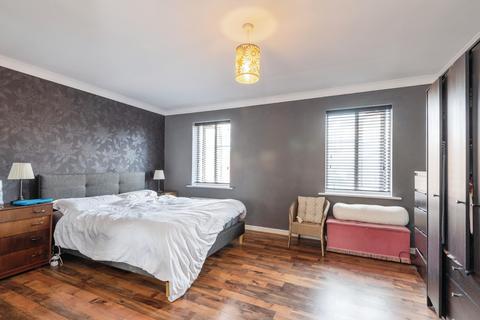 4 bedroom end of terrace house for sale, Digpal Road, Morley LS27