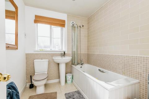 4 bedroom end of terrace house for sale, Digpal Road, Morley LS27