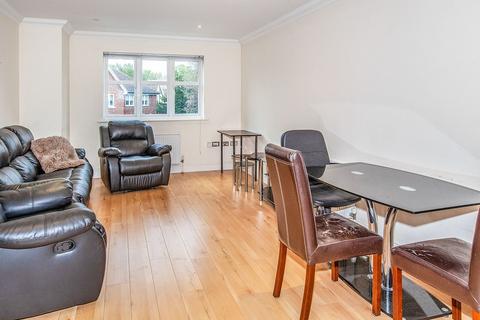 2 bedroom flat to rent, Albany Court Albany Place, Surrey TW20