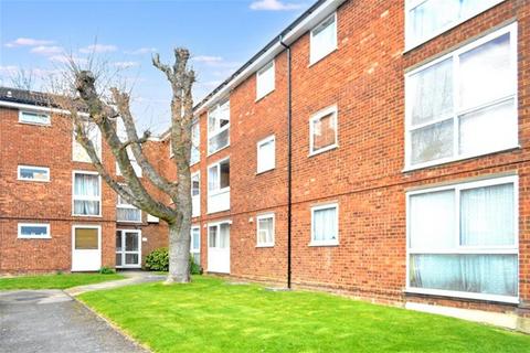 2 bedroom flat to rent, Chenies Court, Woodhall Farm, Hemel Hempstead