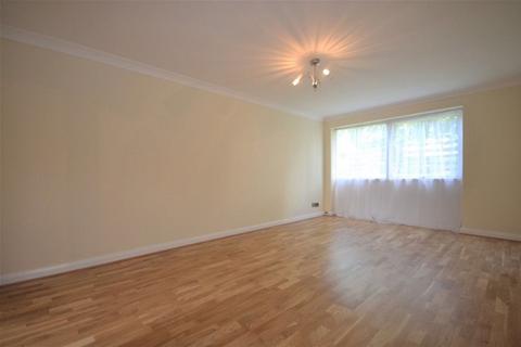 2 bedroom flat to rent, Chenies Court, Woodhall Farm, Hemel Hempstead