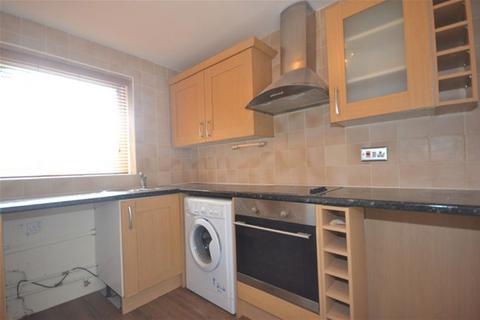 2 bedroom flat to rent, Chenies Court, Woodhall Farm, Hemel Hempstead