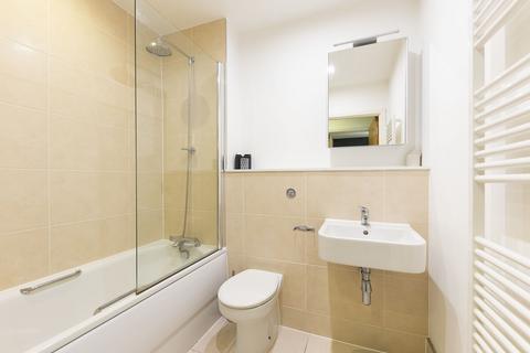 1 bedroom flat to rent, Apsley House, SW15