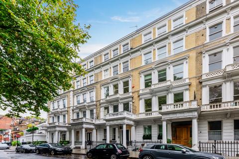 Studio to rent, Courtfield Gardens, SW5