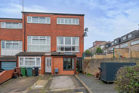 4 bedroom end of terrace house for sale, Stow Crescent, London