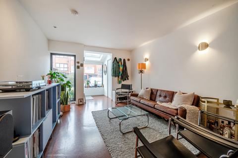 4 bedroom end of terrace house for sale, Stow Crescent, London